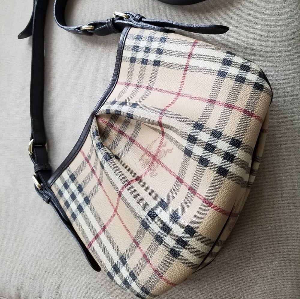 Authentic Burberry  crossbody in great condition.